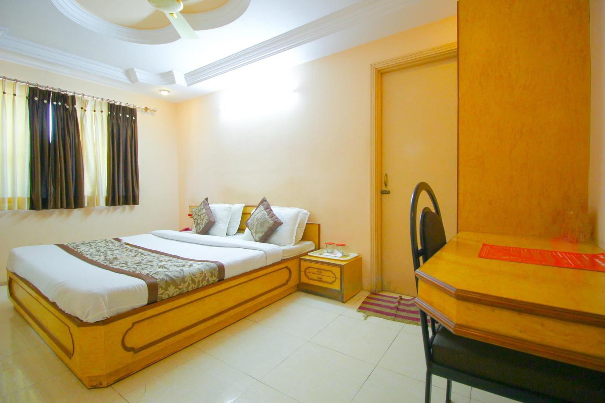 Hotel Upasana Rajkot Luaran gambar