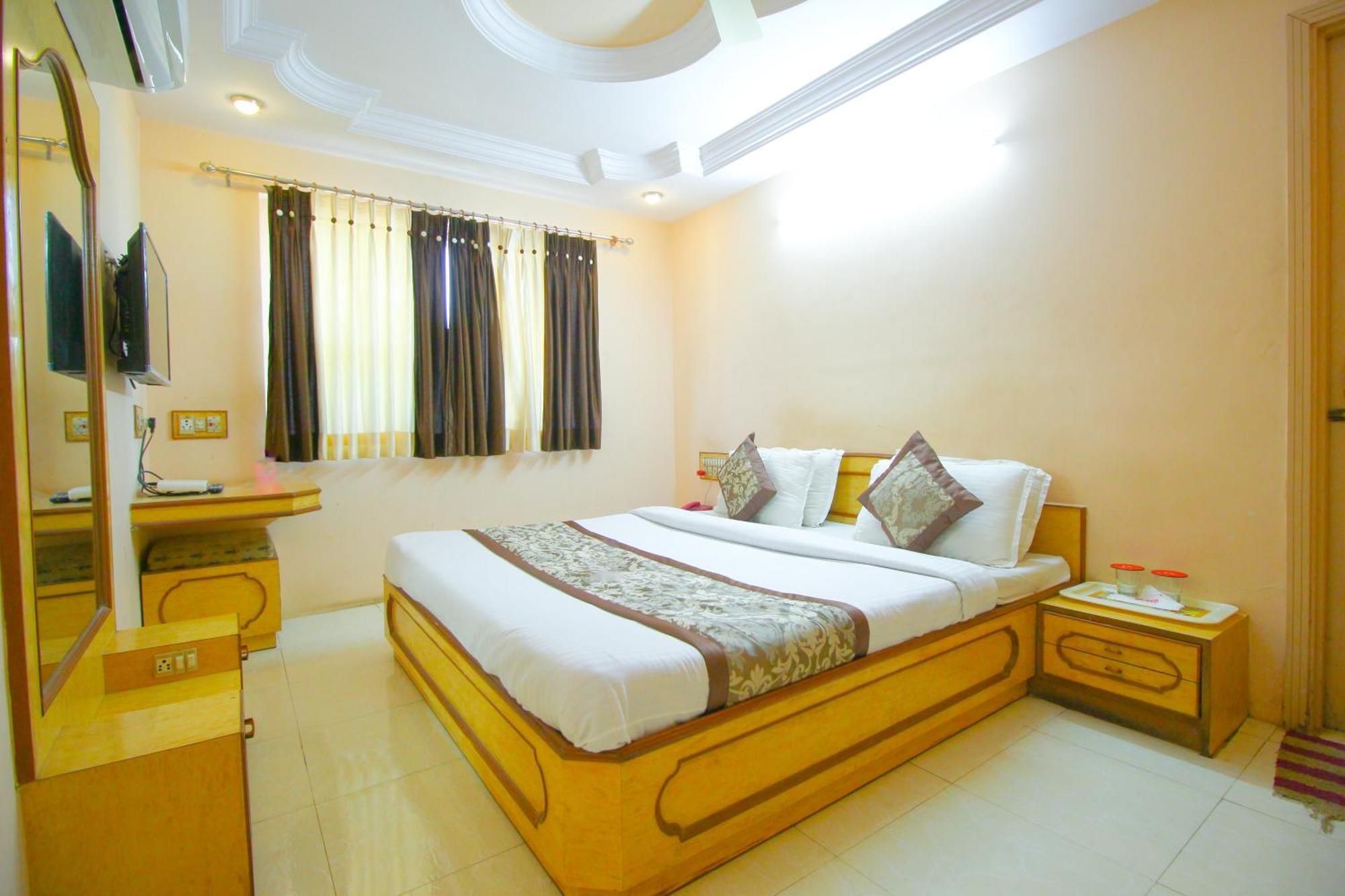 Hotel Upasana Rajkot Luaran gambar