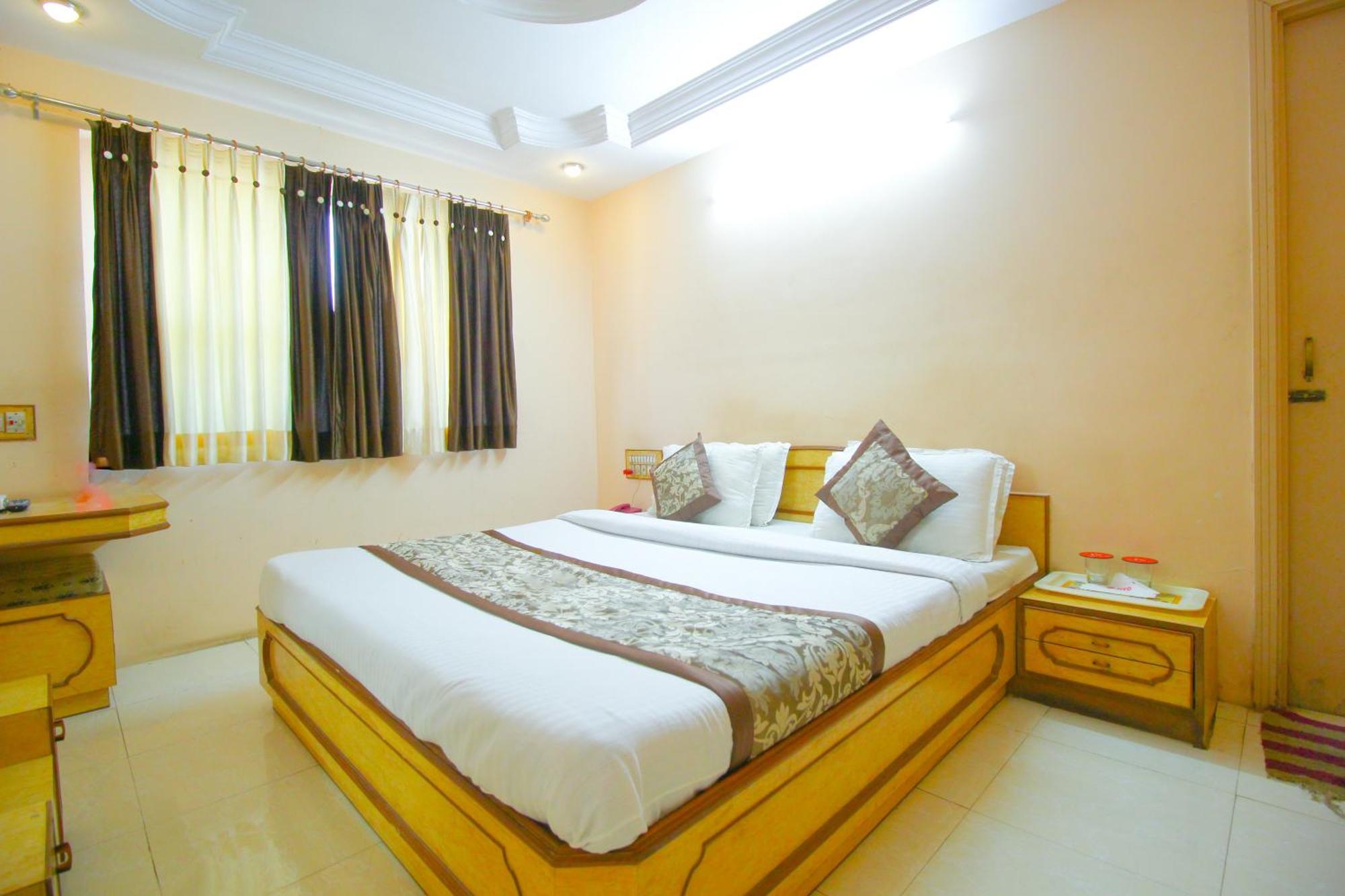 Hotel Upasana Rajkot Luaran gambar