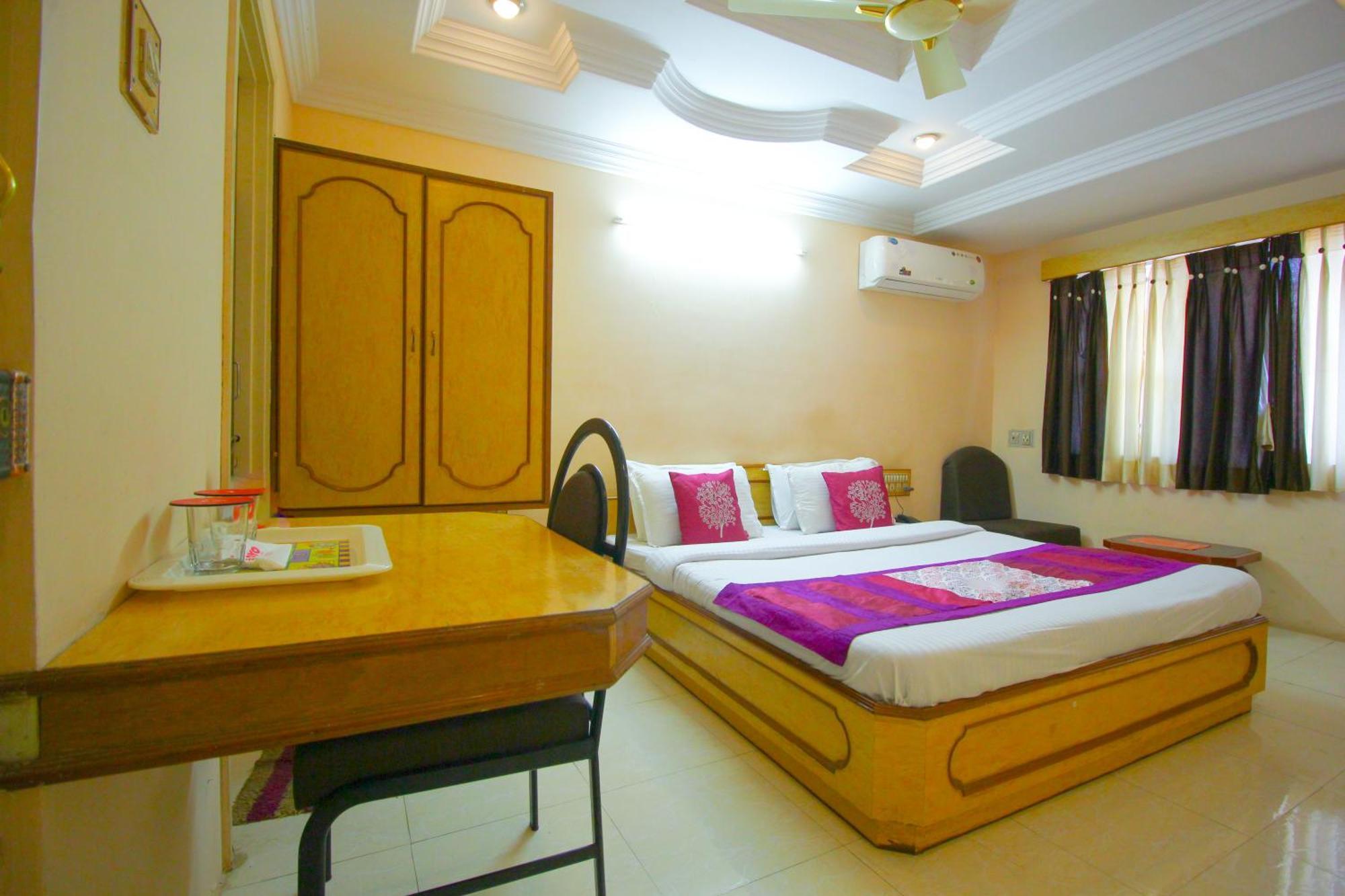 Hotel Upasana Rajkot Luaran gambar