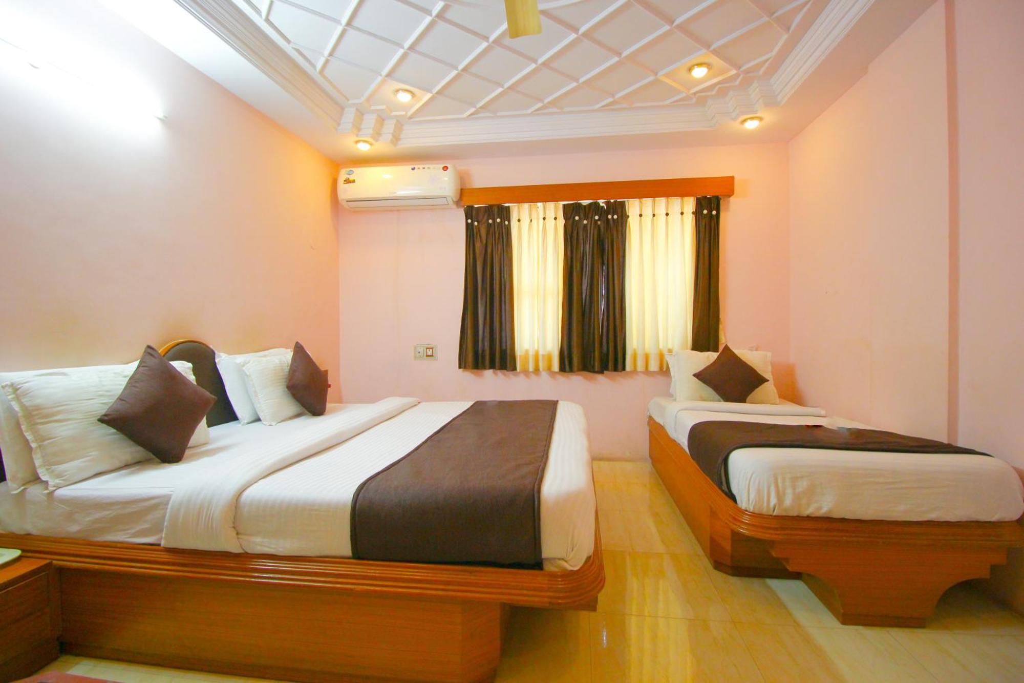 Hotel Upasana Rajkot Luaran gambar