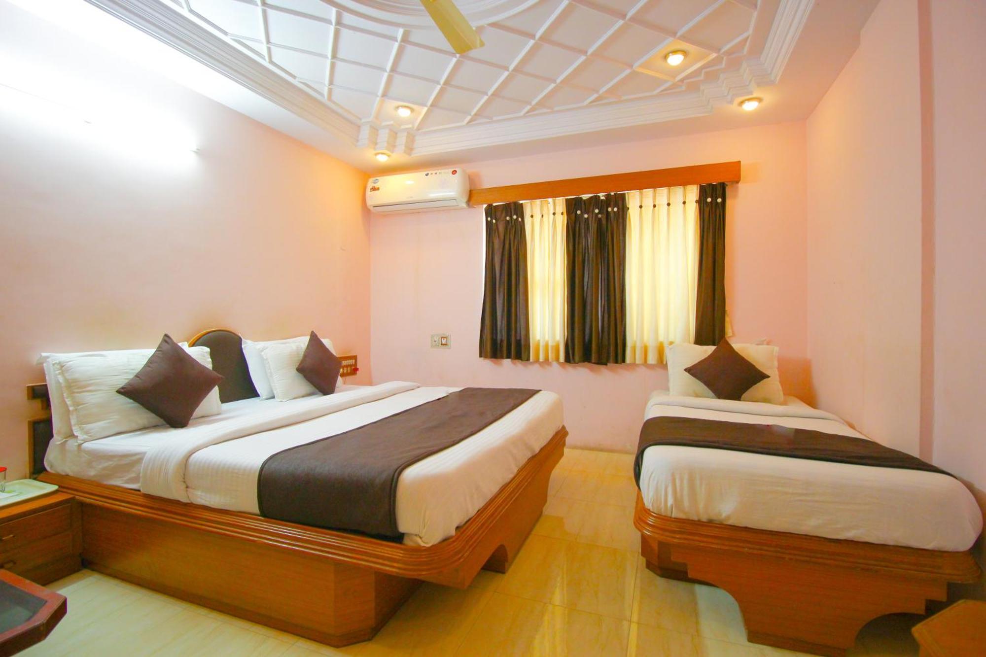 Hotel Upasana Rajkot Luaran gambar