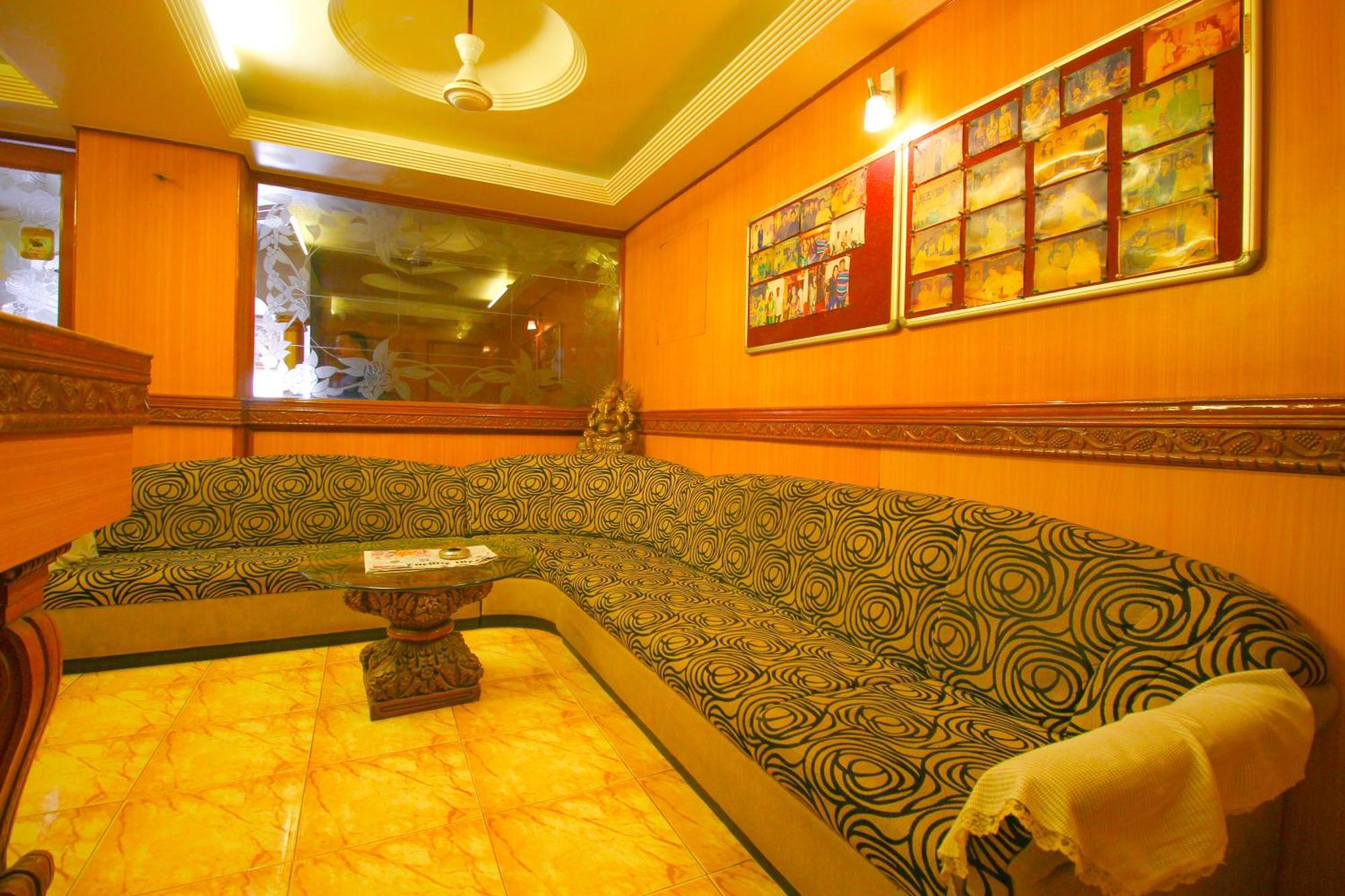 Hotel Upasana Rajkot Luaran gambar